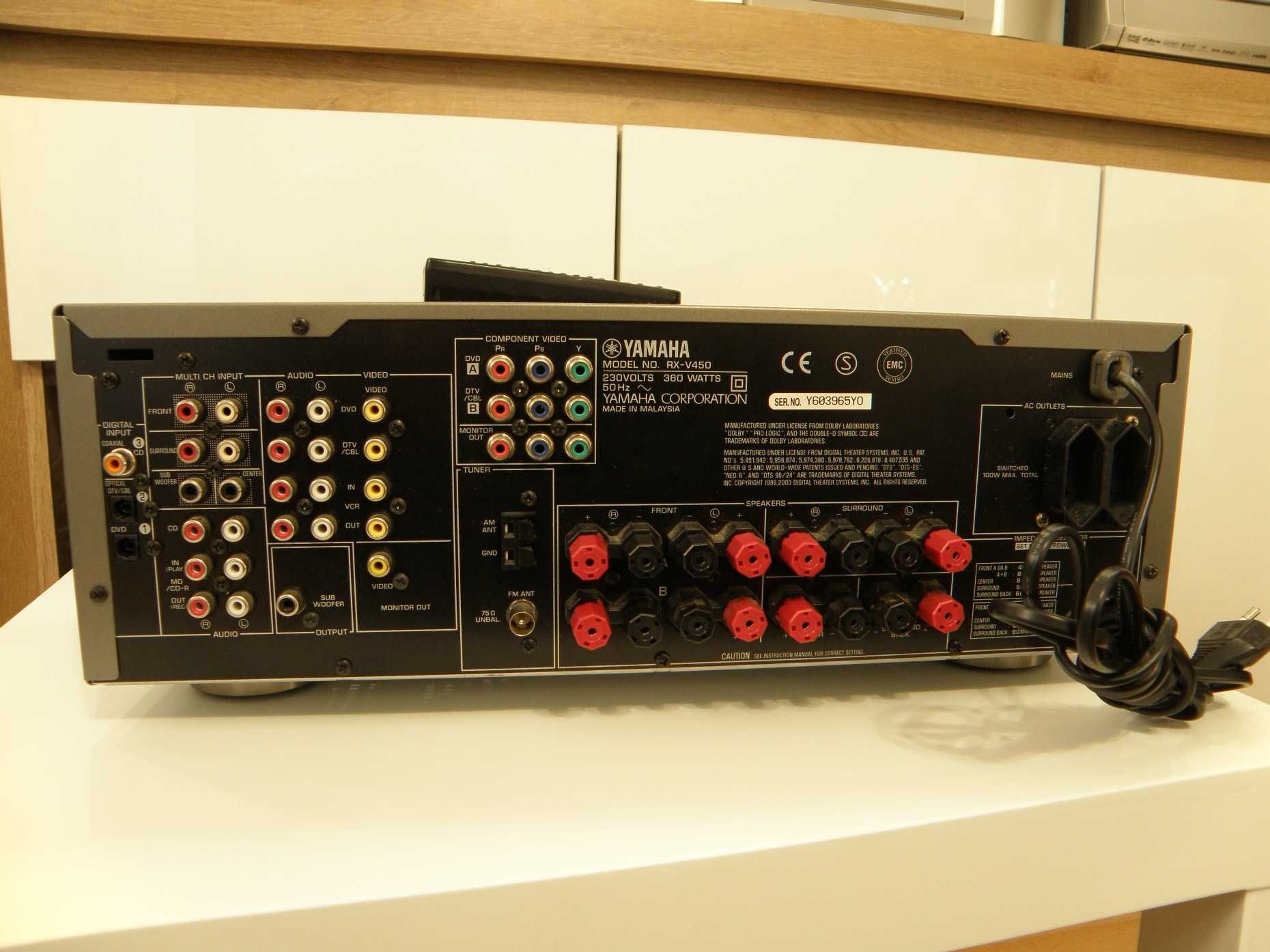 YAMAHA RX-V450 Amplituner z orginalnym pilotem