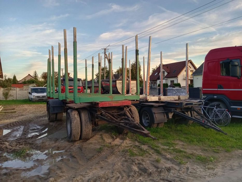 Przyczepa do drewna drzewa lasu kłonicowa dwuosiowa