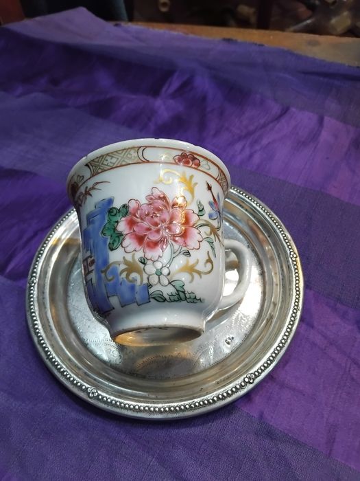 Chávena ,familia rosa séc XVIll e prato em prata
