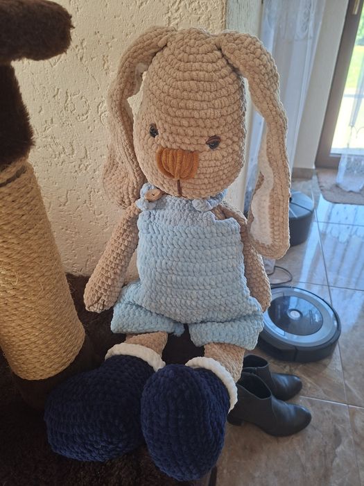 Wielki zając szydełkowy jak nowy !