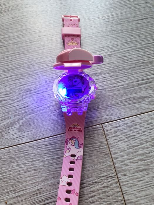 Zegarek z klapką gra