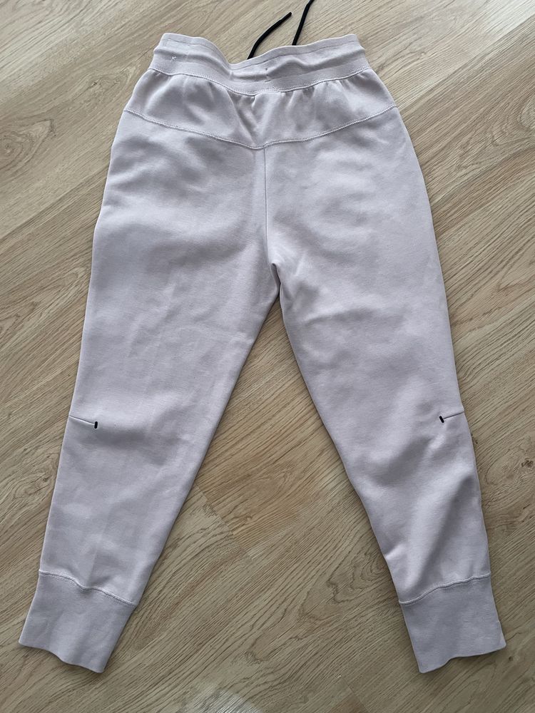 Nike tech fleece spodnie dresowe r.146-156