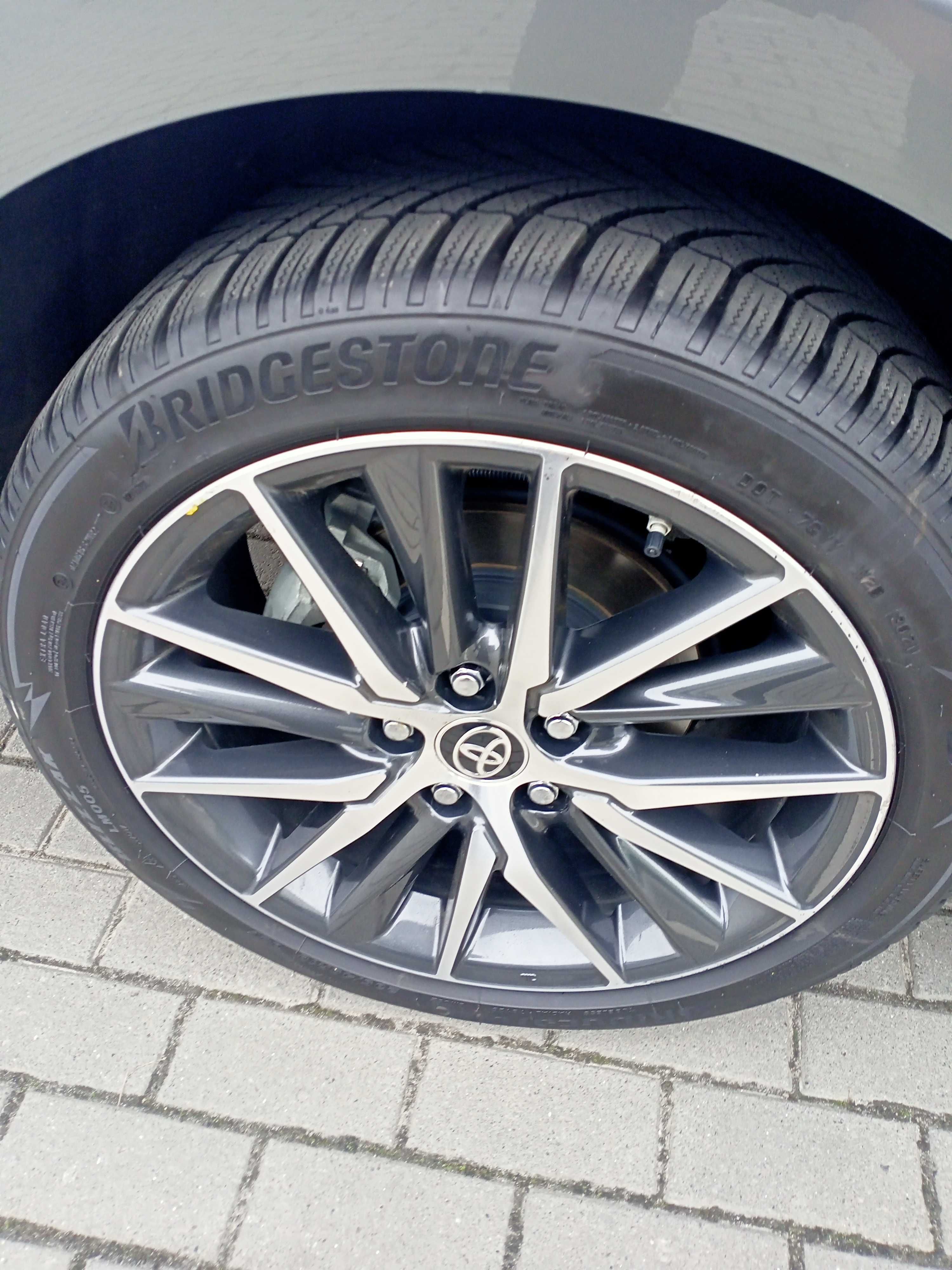 Шини Bridgestone 235/45 r18