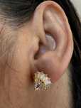Brinco flor cravejado zirconia folheado a ouro ou prata,  semijoia de