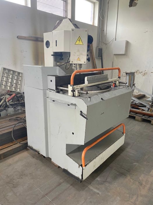 Piła taśmowa do metalu KASTO przecinarka pionowa profesjonalna zamiana