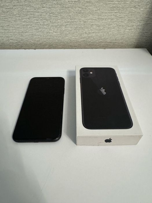 Продаю Iphone 11 з коробкою та чохлом