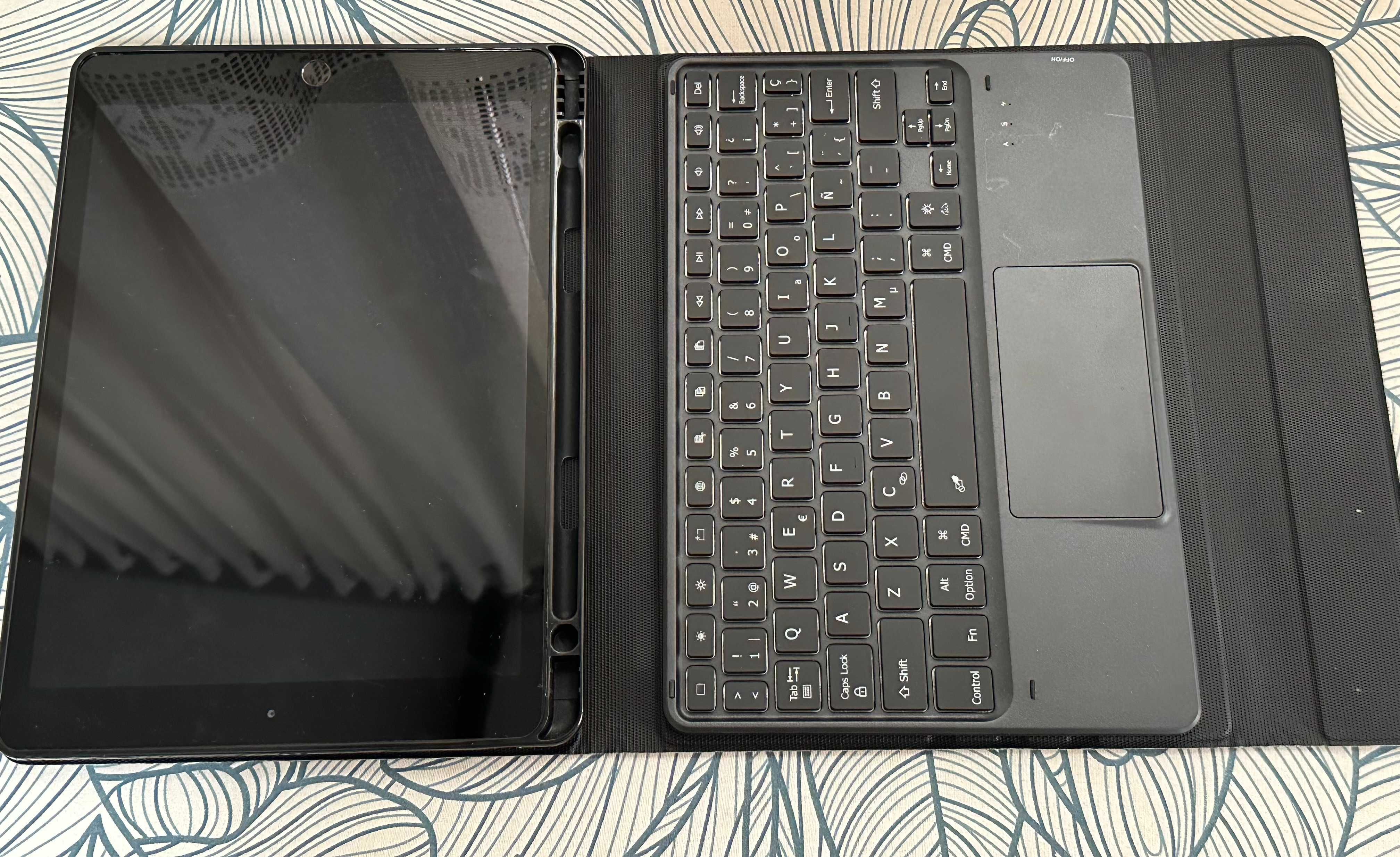 Ipad 7º Geração c/capa e teclado