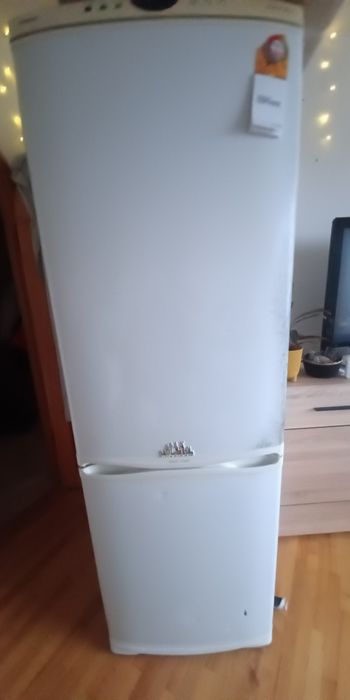 Холодильник Б/у іноді на 2 години може не морозити