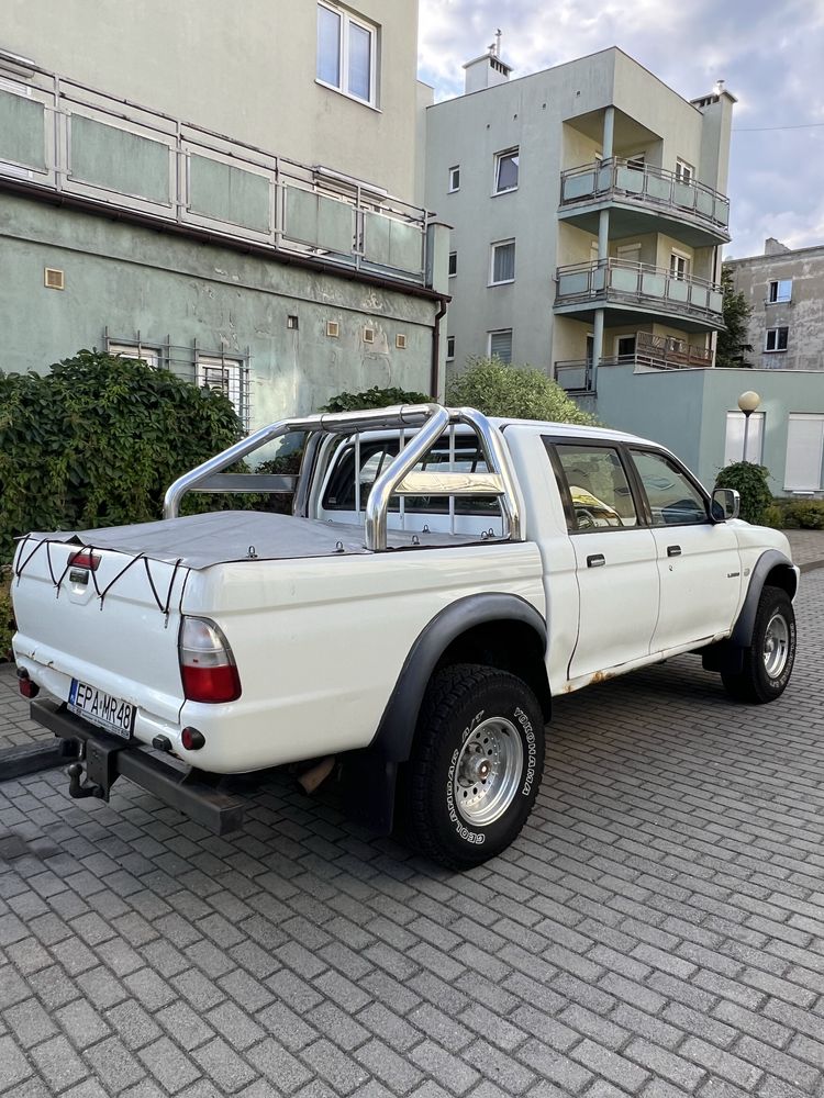 Mitsubishi L200   OLD MAN EMU