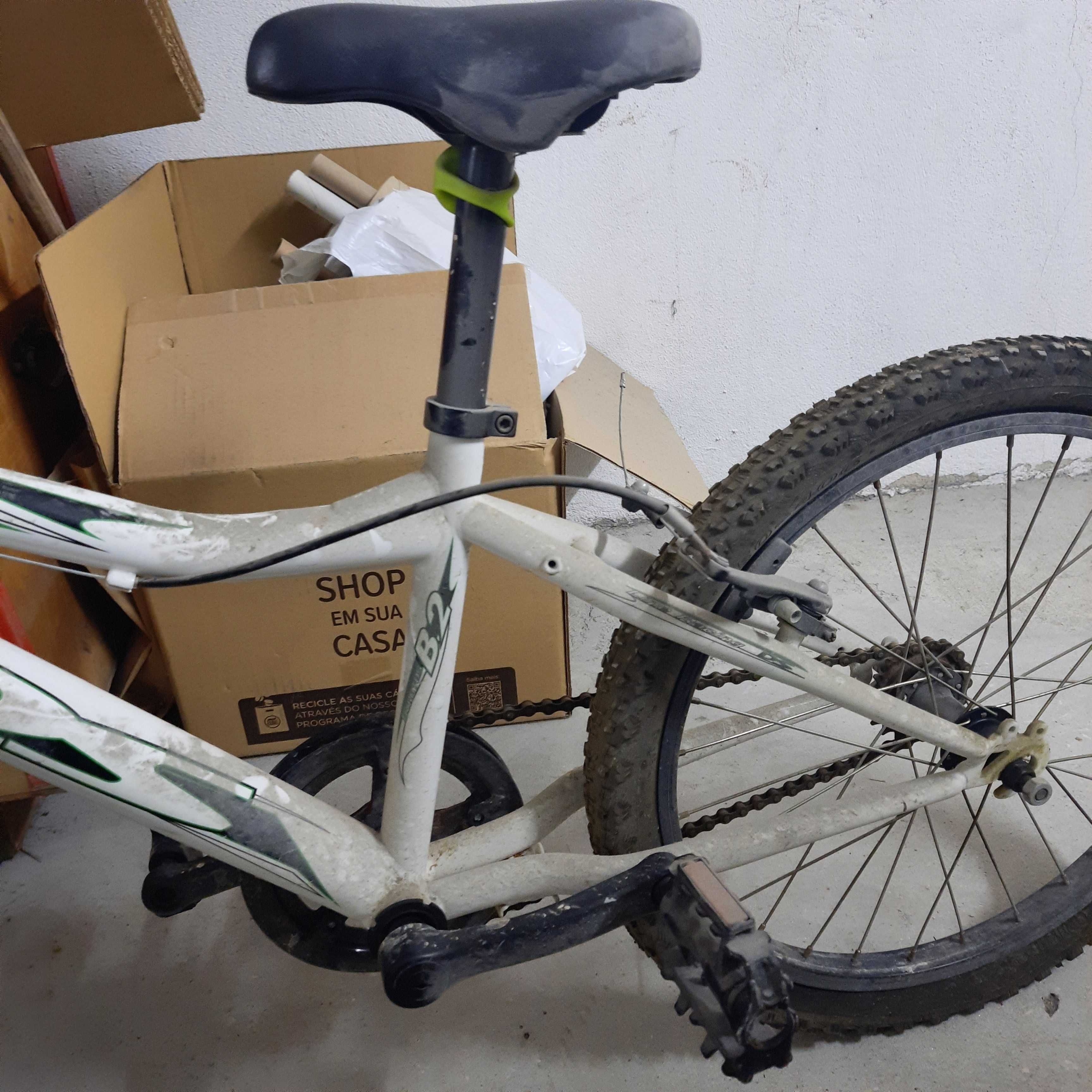 Bicicleta como nova para desocupar
