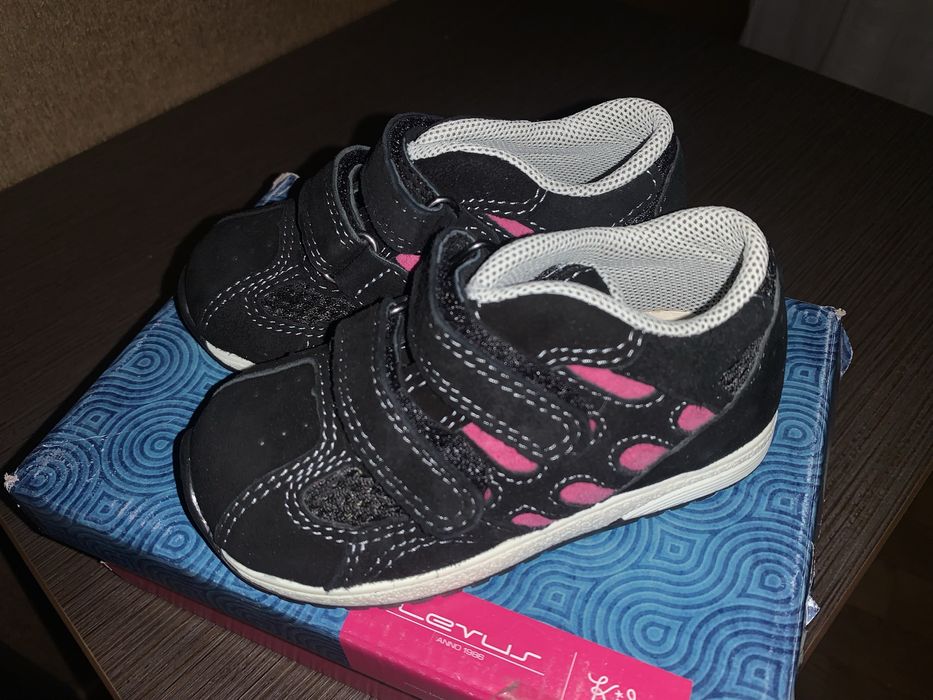 Кросовки, 22 розм., шкіра, нові