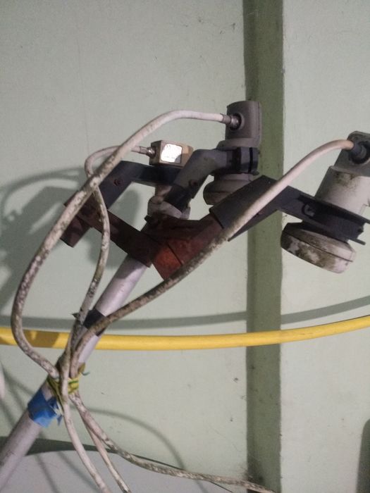 Антена з трьома головками,в робочому стані,є тюнер