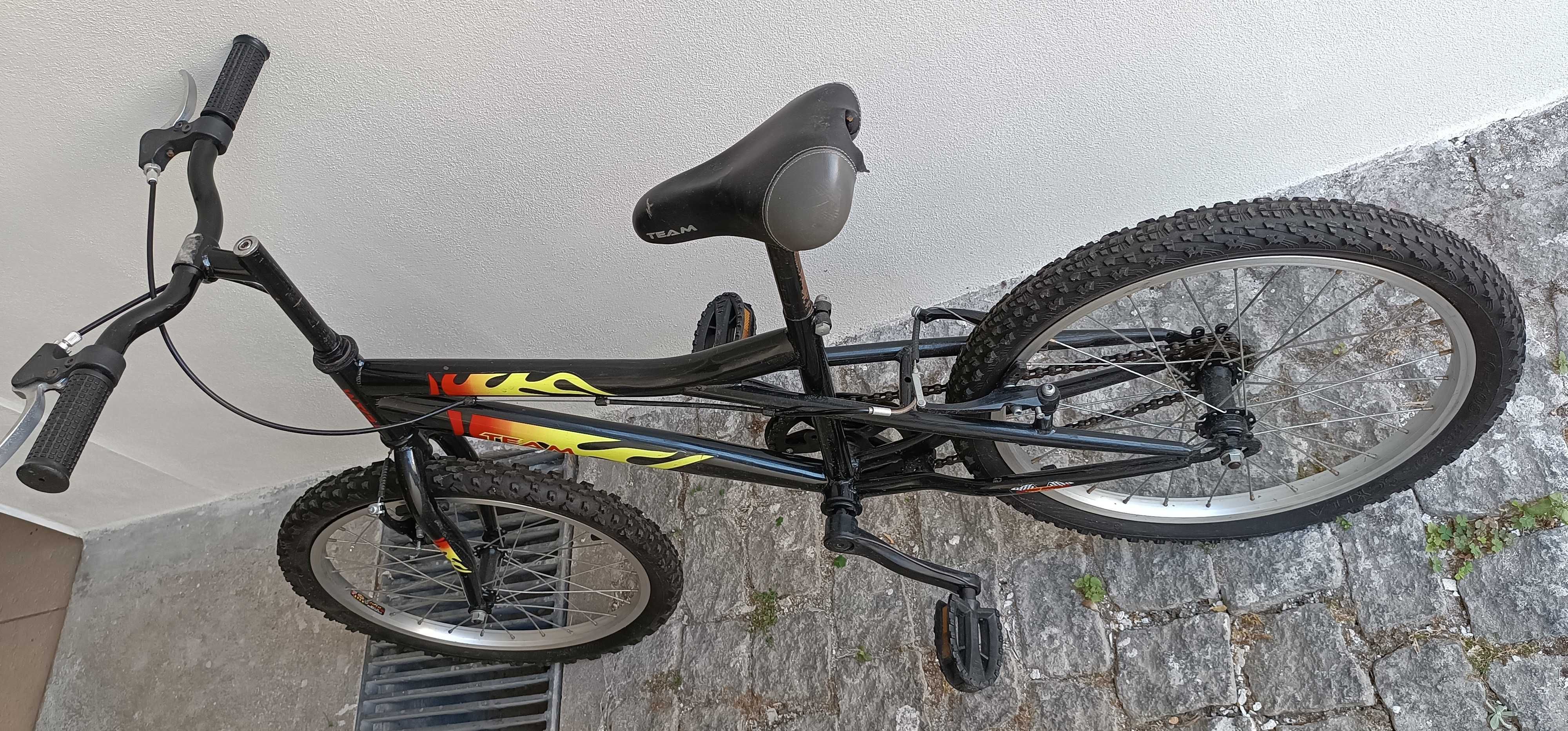 Bicicleta Criança/Jovem Roda 20" marca TEAM (usada)