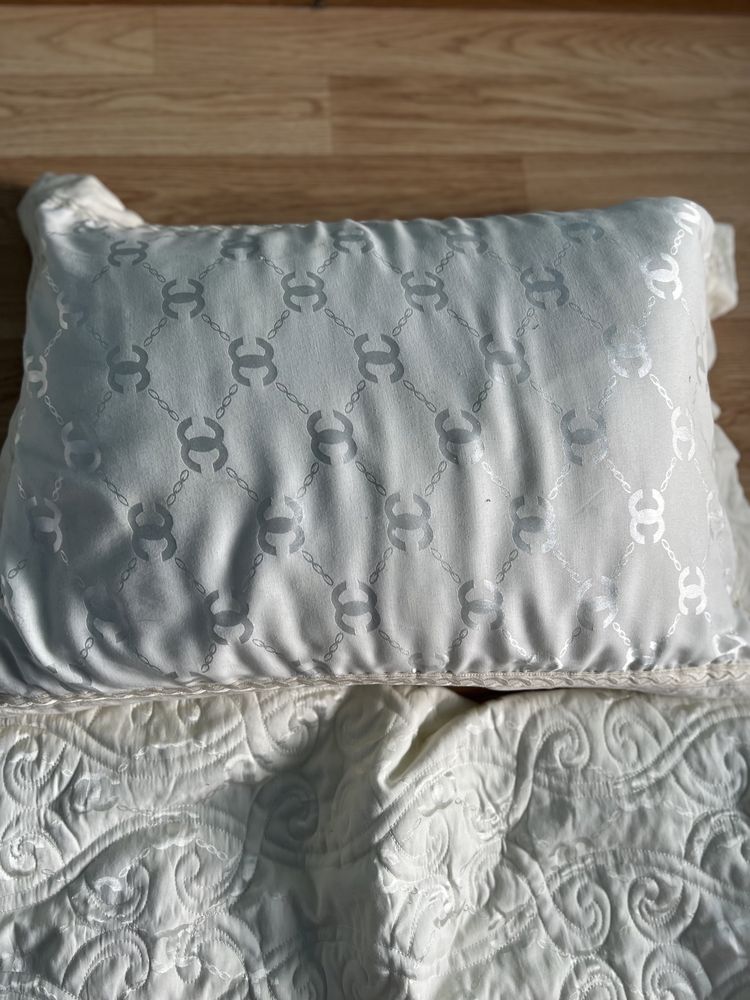 Продам одіяло і 2 подушки в спальню