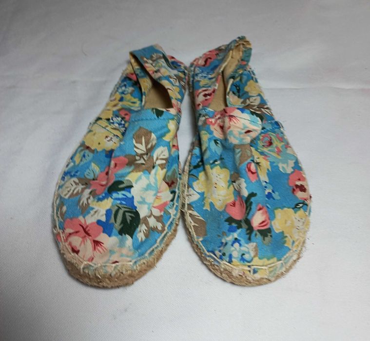 Sapatilhas florais para senhora - muito bom estado