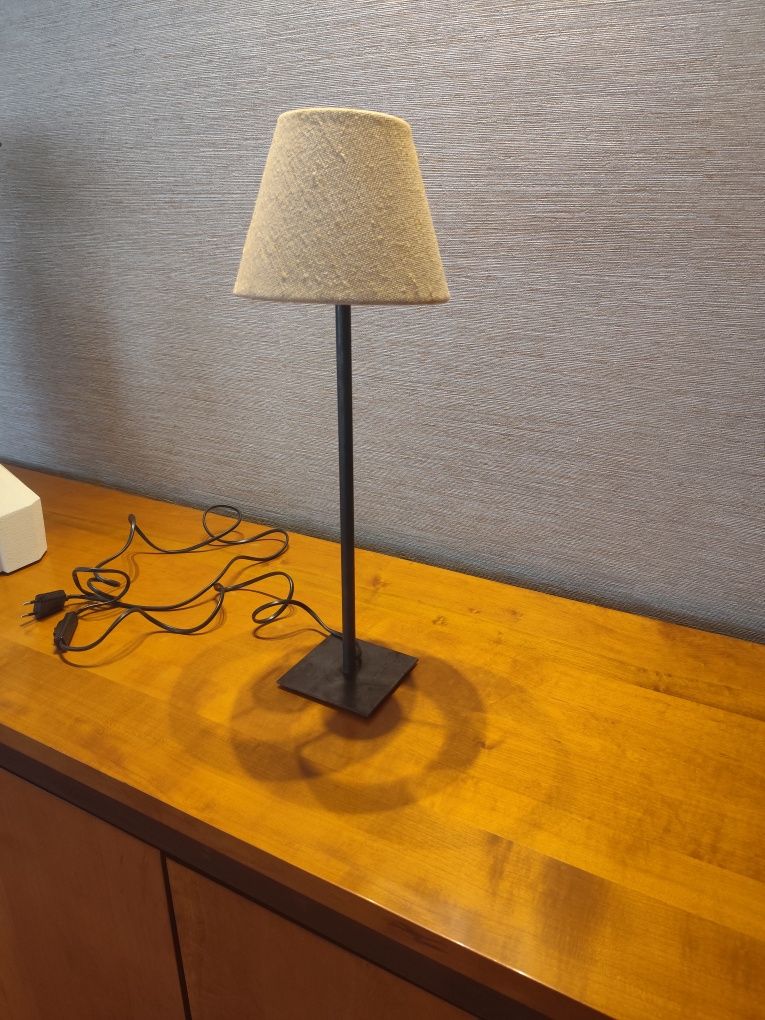 Candeeiro de Mesa Estilo Moderno-Ferro e Linho