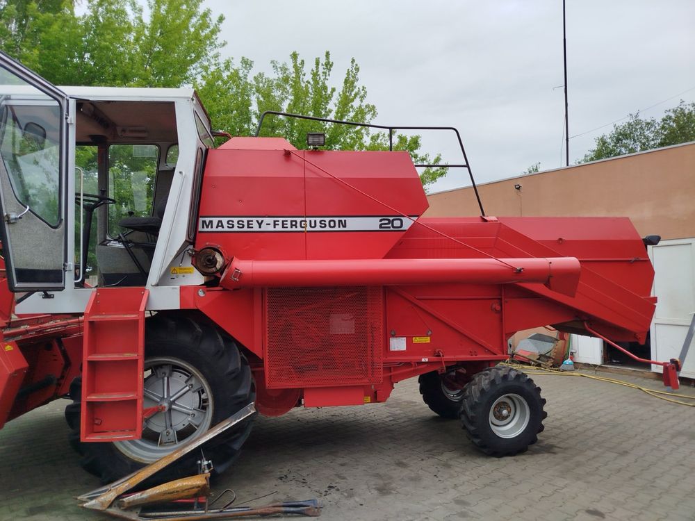 Комбайн зернозбиральний Massey Ferguson 20. Майсей Фергусон 20