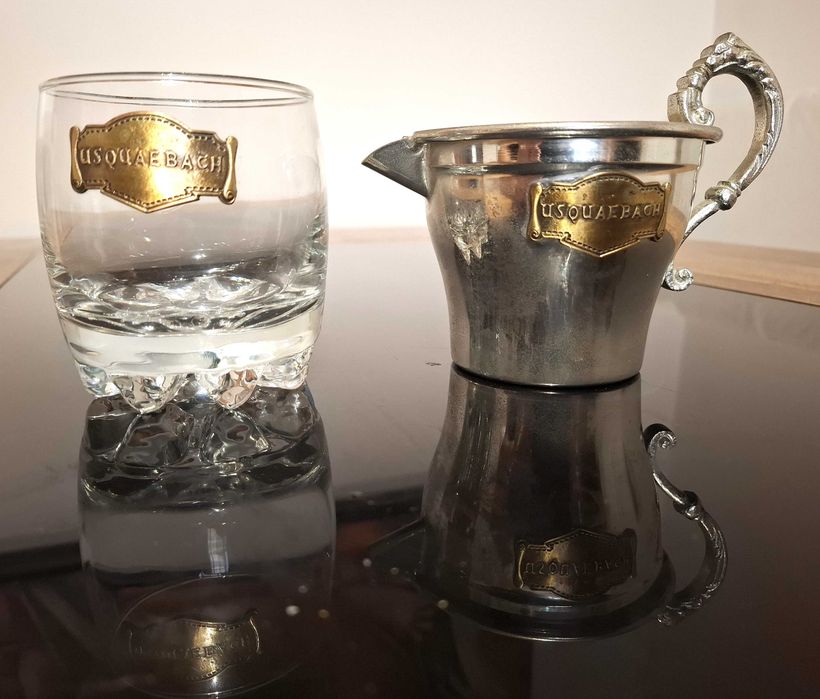 Jarro banho prata e copo whisky Usquaebach, raros