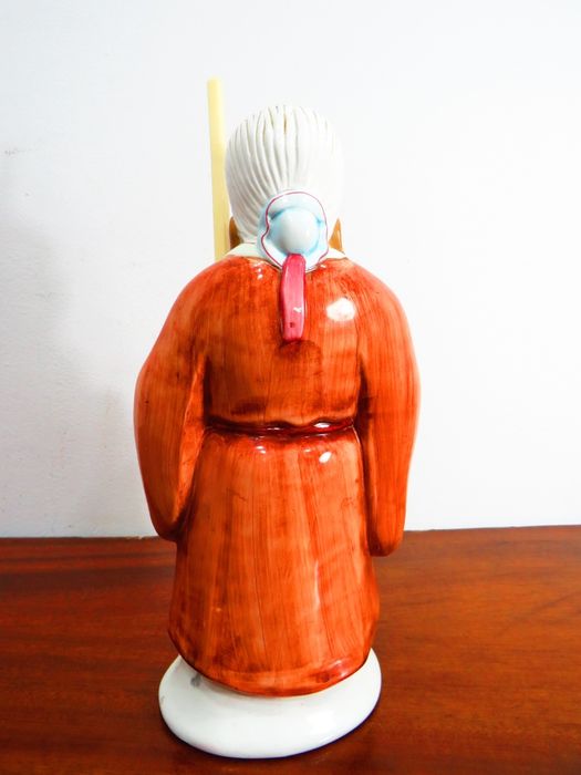 Buda em porcelana.
