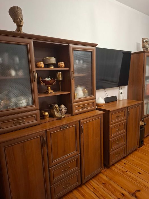 Zestaw mebli pokojowych komoda witryna kolor orzech Bodzio