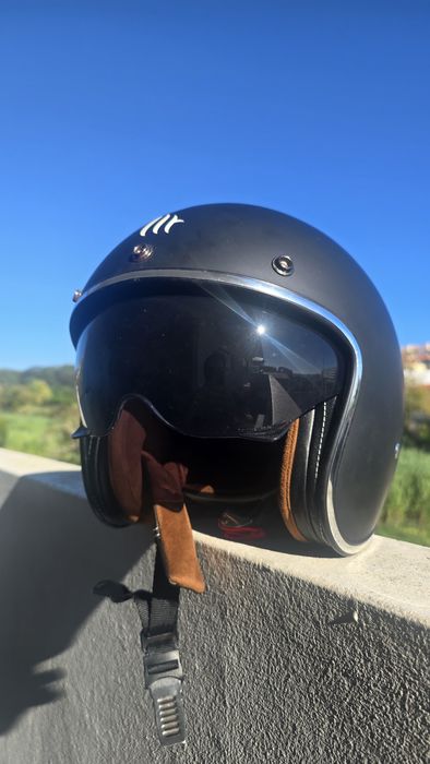 Capacete MT Lê Mans 2 Retro preto mate/cromado, interior camel