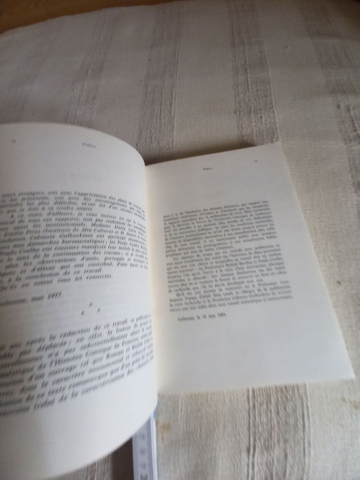 Livro de Maria Alzira seixo em francês Ed Gulbenkian