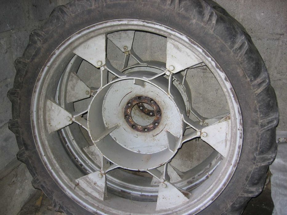 Koła do międzyrzędzi 9/42 do MF 255