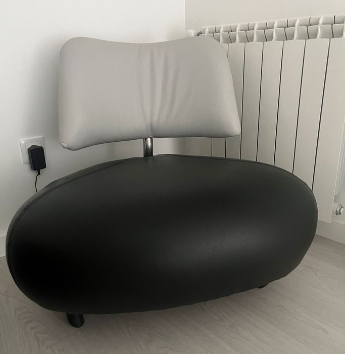 2 Cadeirãos  de pele preto e cinzento