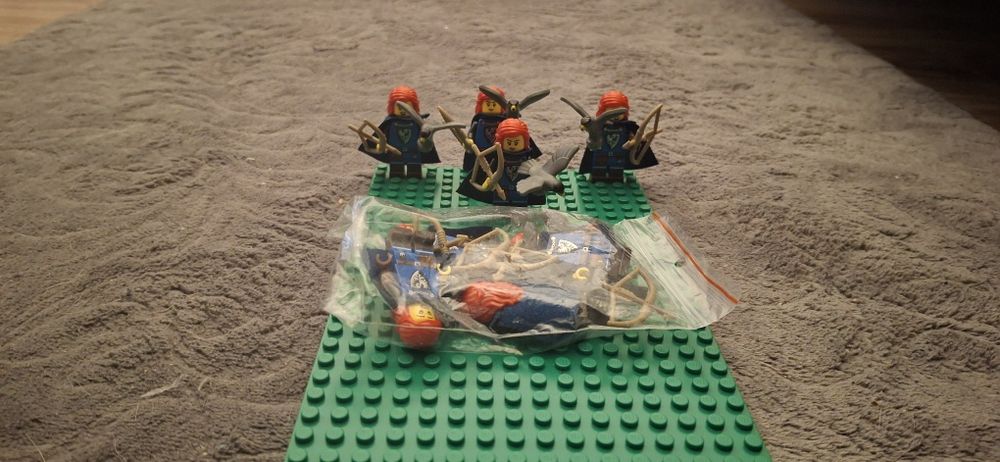 LEGO 71037 Minifigures seria 24 - Sokolniczka 8 sztuk