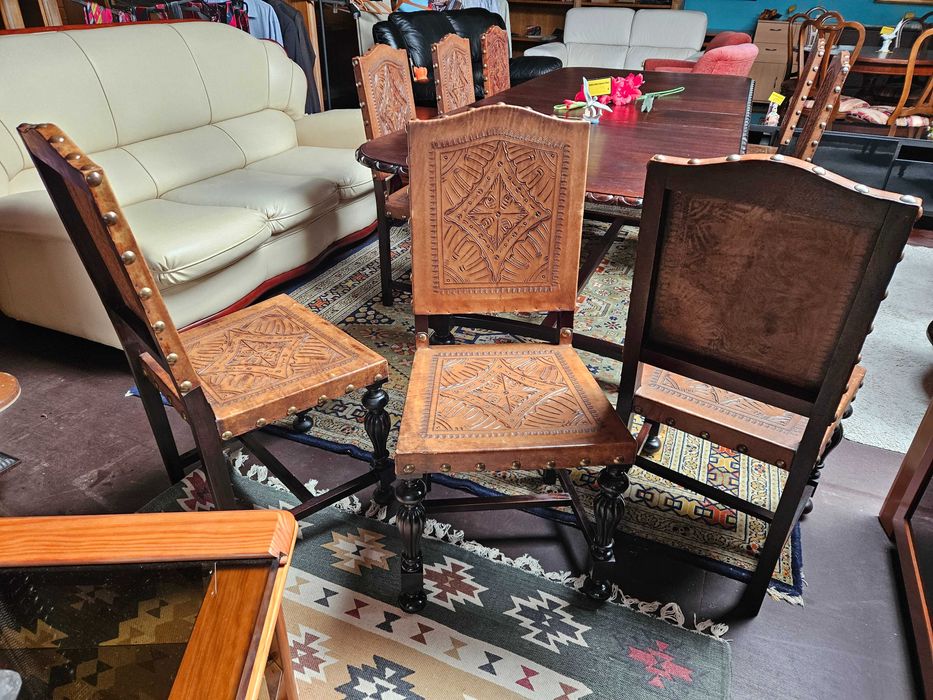 Cadeiras antigas em madeira e couro - óptimo estado geral -