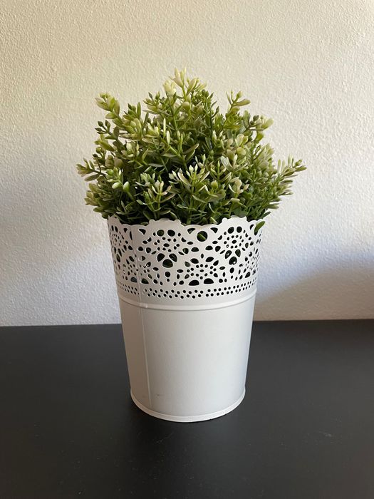 Vaso e planta artificial