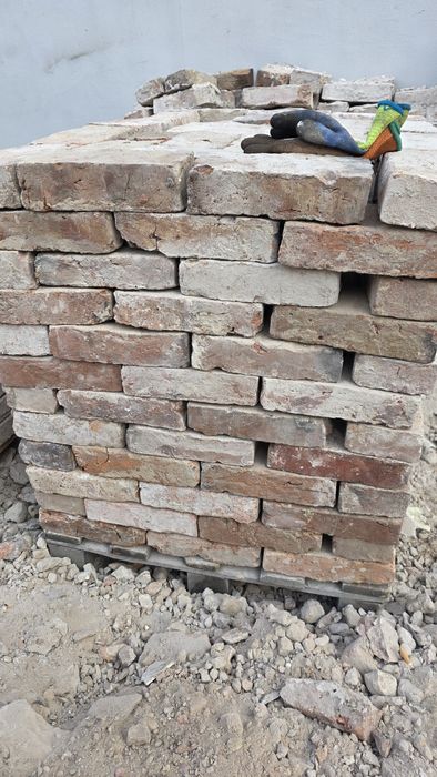 Cegła rozbiórkowa tylko całe cegły. Około 12tyś sztuk twarda,do cięcia