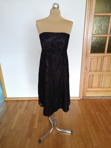 Czarna koronkowa sukienka 46