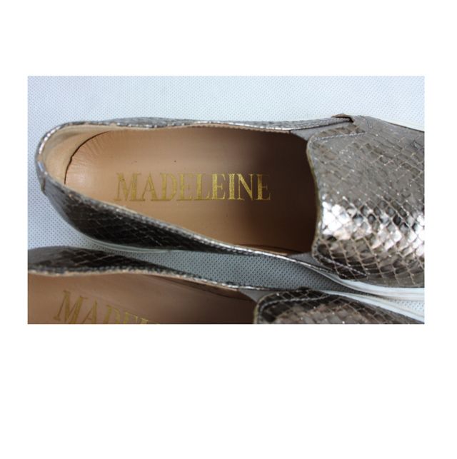 Złote sneakersy Madeleine