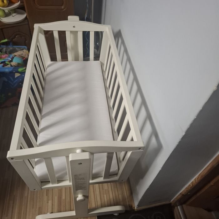 Łóżczko kołyska z baldachimem