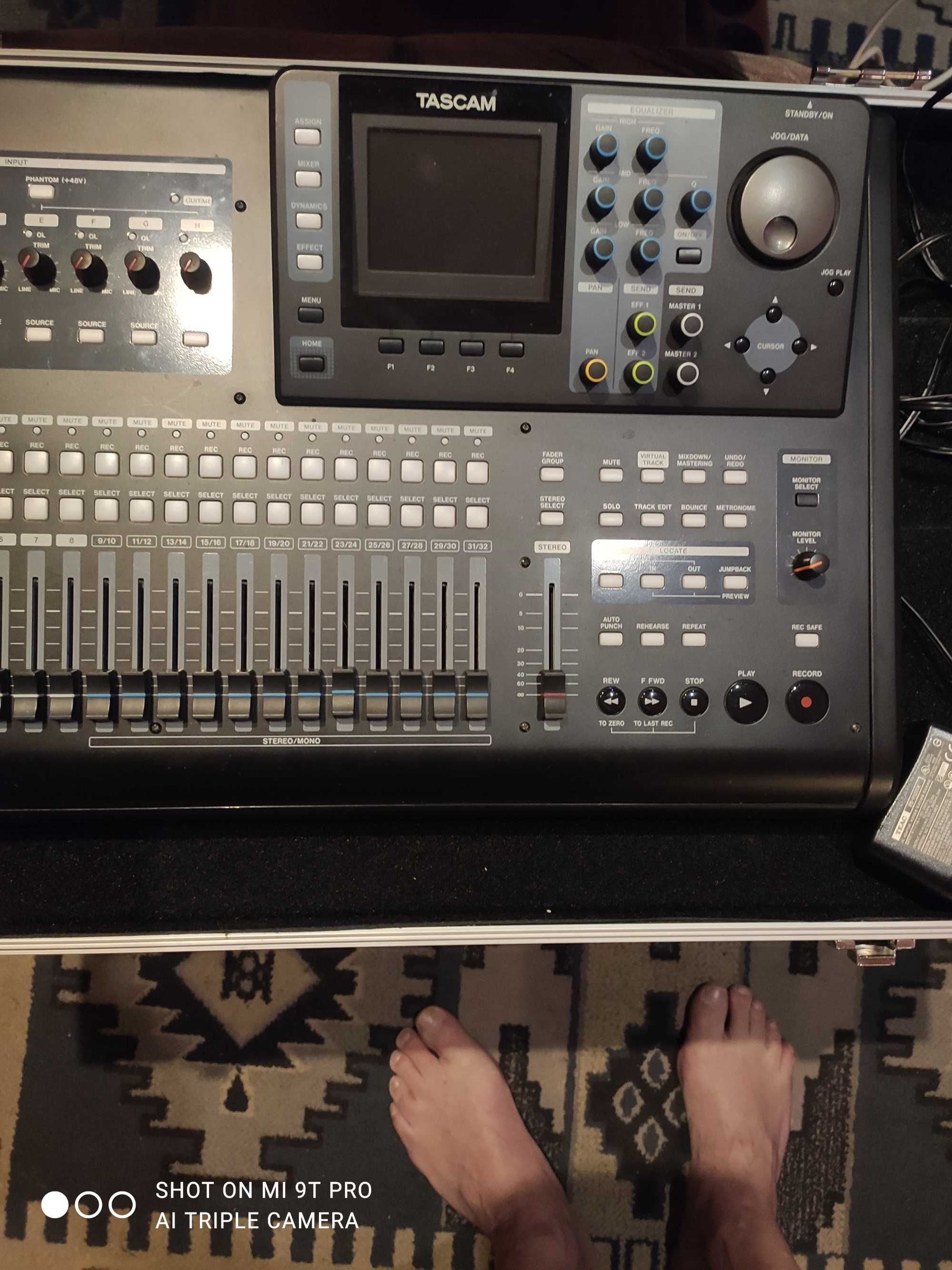 mixer cyfrowyTascam DP-32SD z nagrywaniem