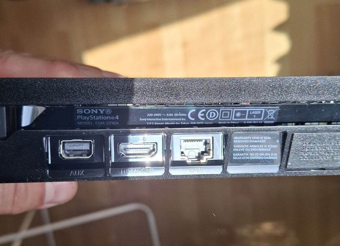 Konsola sony ps4