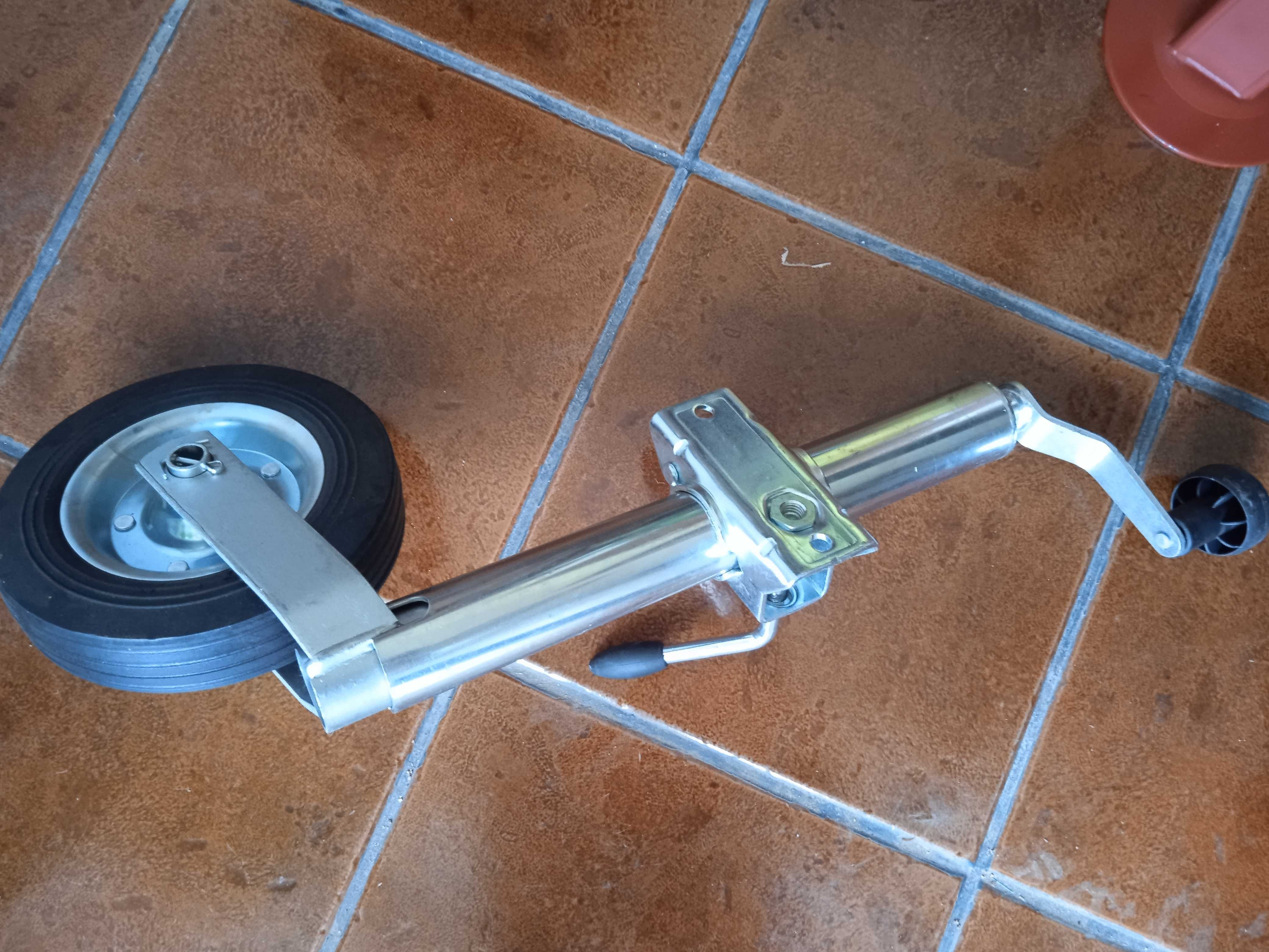 Roda Jockey com abraçadeira para reboque de automóvel ou trator