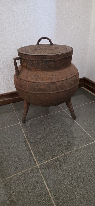 Panelas de ferro com 3 pés