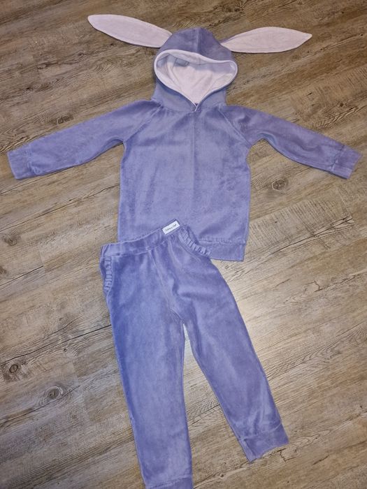 Dres welurowy kaptur z uszami królika.98-104