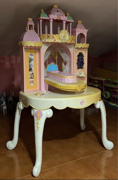 Tocador/Castelo do filme da Barbie "A Princesa da Ilha"