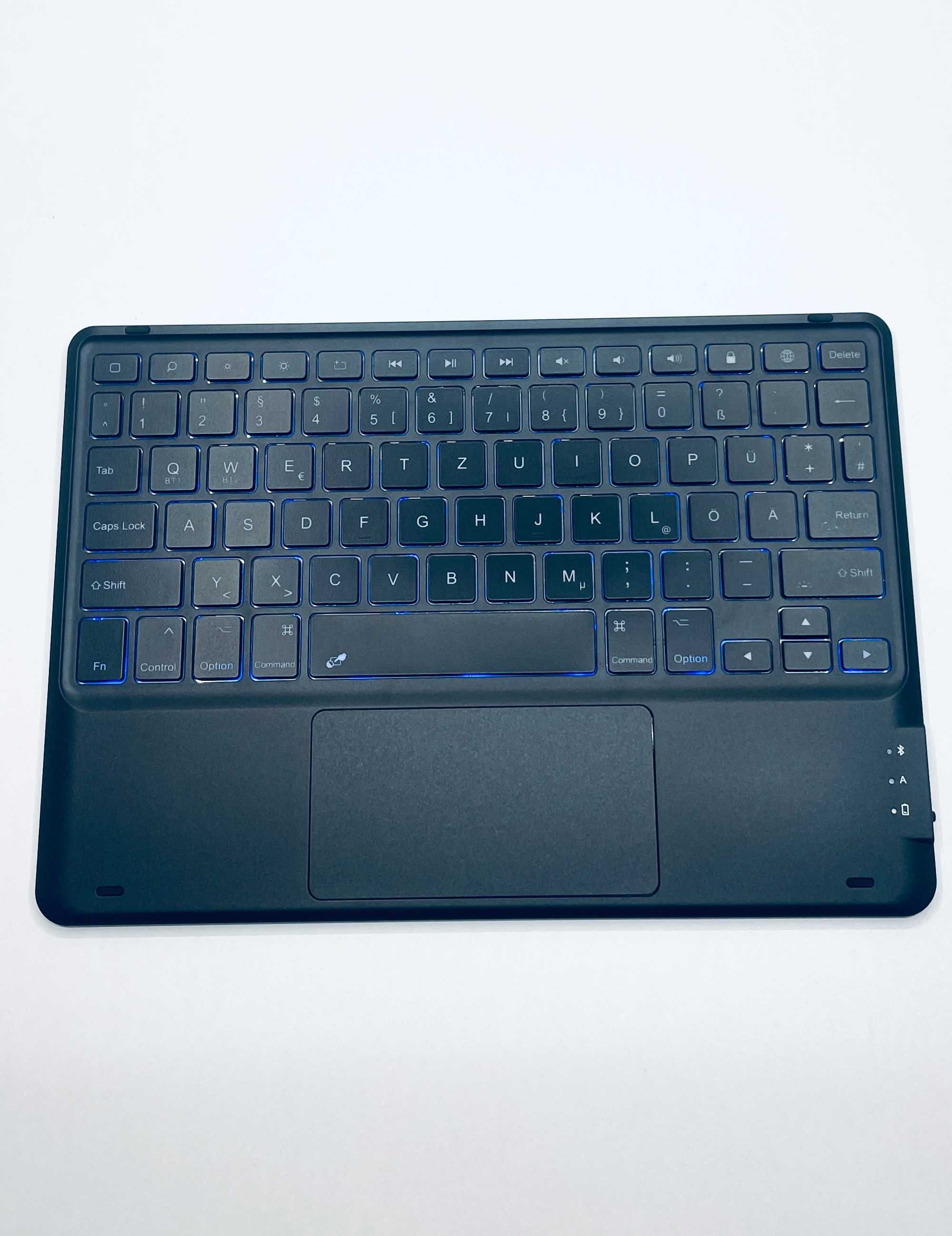 Etui iPad 10 2022 z Klawiaturą Touchpad Podświetlenie (DE) + Podstawka