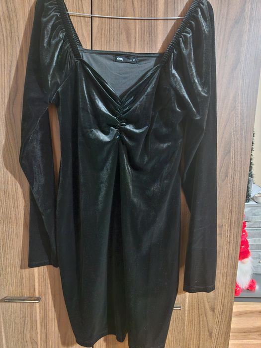 Sprzedam krótką sukienkę.