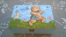 Caixa pintada à mâo