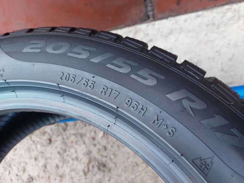 205/55/17 R17 Pirelli Sottozero 3 4шт ціна за 1шт зима шини