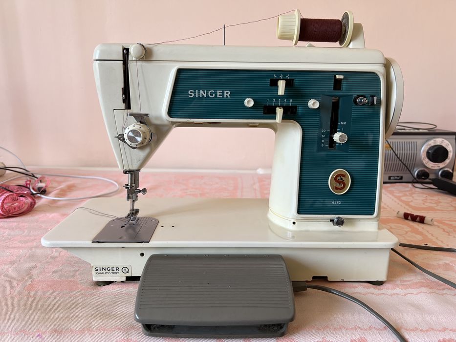 Приводна швейна машинка Singer 657G