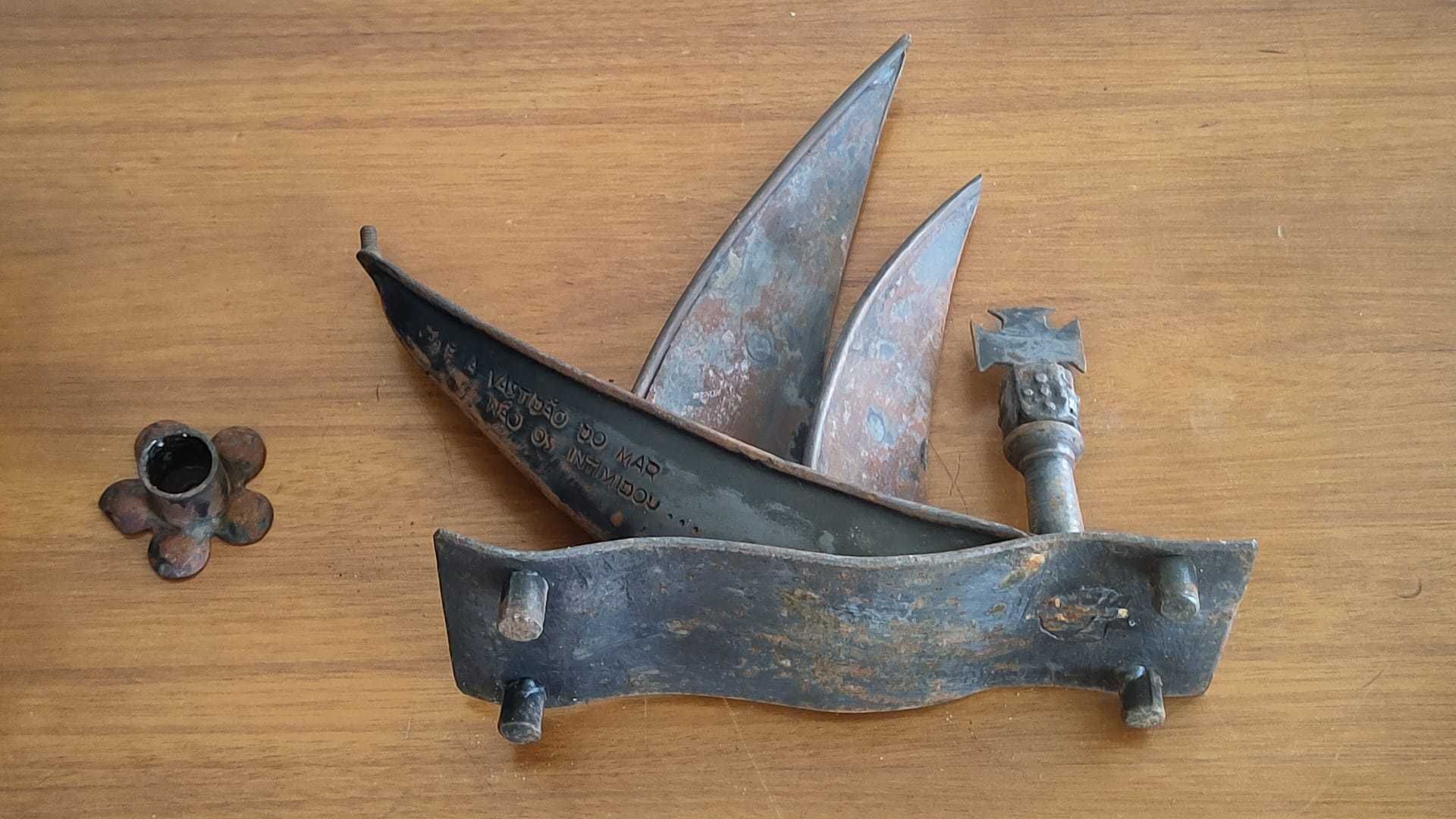 Centenários Henriquinos 1960 - Comemorativa Caravela em Ferro