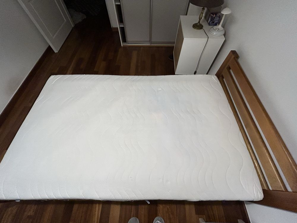 Łóżko sosnowe z materacem 120x200
