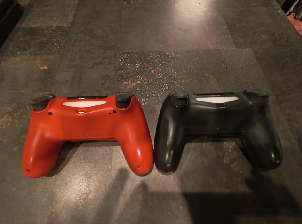 PS4 czarny + 2 pady + 4 gry na płytę
