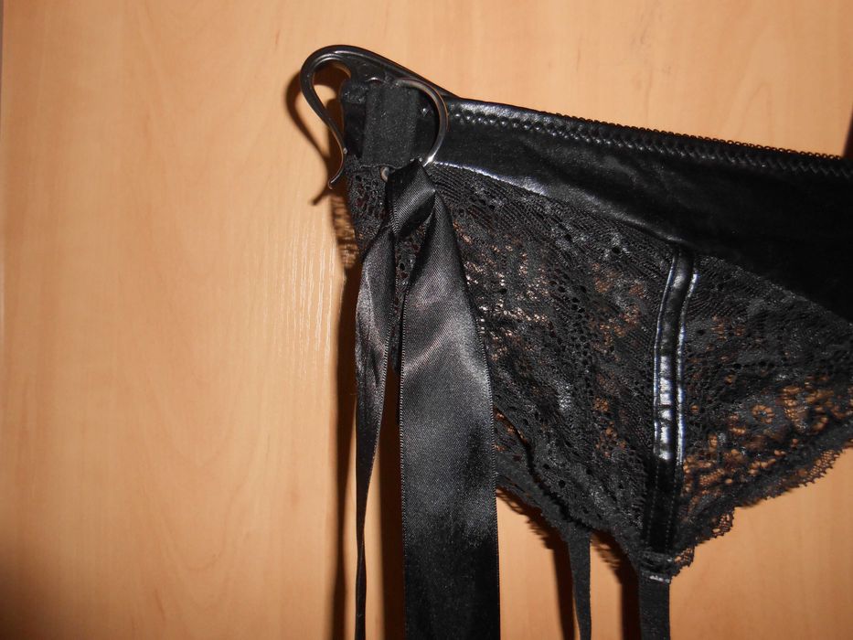 чорний пояс для панчох 48 розмір